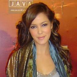 Cathy Sharon Cari Cowok Penurut 