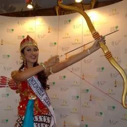 Demi Menang Miss Universe, Puteri Indonesia Bawa Busur & Panah
