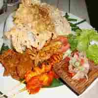 Yuk, Cicipi Sensasi Eksotik Nasi Campur Bali!