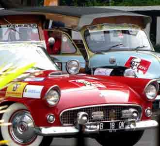 Melihat Mobil-mobil Kuno