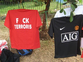 Kaos MU pun Ikut Mengumpat Teroris