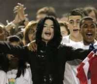 Polisi Geledah Klinik Dokter Pribadi Michael Jackson