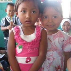 Secangkir Kopi Cafe Dapat Biayai Tiga Balita