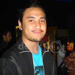 Ello Suka Lebay Jika Sakit