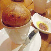 Roti Walnut yang Hangat Gurih