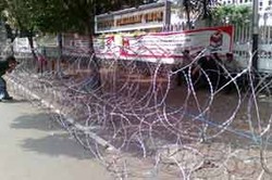 Pengamanan KPU Makin Ketat, Jalan Imam Bonjol Ditutup