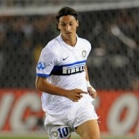 Ibra Lebih Baik Ketimbang Etoo