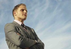 Pria Jangkung Kalah Romantis