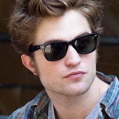Sibuk, Robert Pattinson Lupa Tempat Parkir Mobil