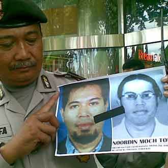 Mengejar Noordin M Top
