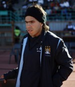 Debut Tevez Masih Lama