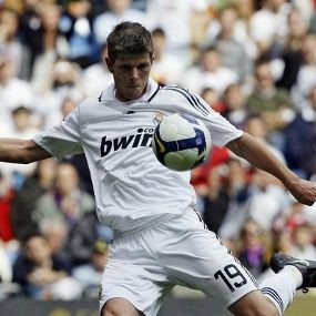 Giliran Spurs Inginkan Huntelaar