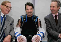 Karl Bisa Angkat Tangan Lagi untuk Bersulang