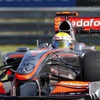 Hamilton Jaga McLaren Tetap di Atas