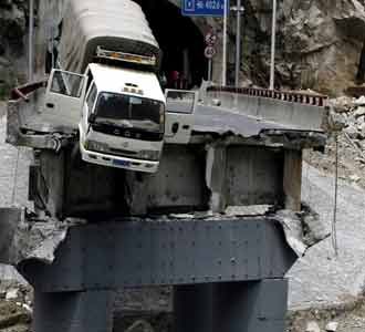 Jembatan di China Roboh, 3 Orang Tewas