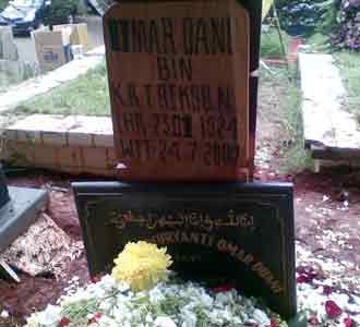 Omar Dhani Dimakamkan