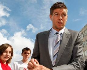 Maaf Singapura, Gerrard Tak Bisa Datang