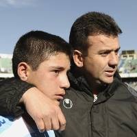 Mainkan Bocah 12 Tahun, Pelatih Mundur