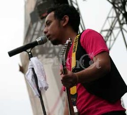 Jikustik Retak, Pongki Pilih Diam