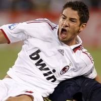 Pato Tak Ingin Jadi Penyerang Tengah