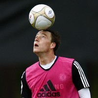 Adebayor Ikut Rayu Terry