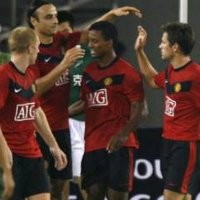 Giggs Hattrick, MU Menang 8-2