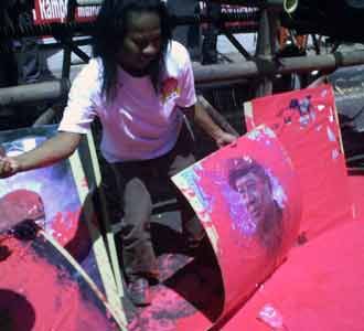 Foto SBY Dicat & Dibakar