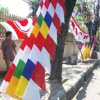 Penjual Pernak-pernik HUT RI Mulai Berterbaran