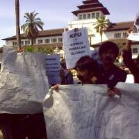 BEM Bandung Raya: KPU=Komisi Pemalas Ulung