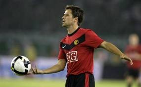 Owen Setara CR7, Becks, Cantona, Best dan Robson