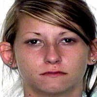 Cuma Pakai Bikini, Wanita Muda Rampas Mobil & Coba Merampok Kantor!