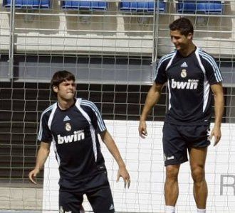 Kaka Lengkapi Galactico