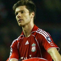 Liverpool Pilih Alonso atau Bayar Utang?