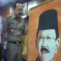 Ngantor Setengah Hari di Pasar Manggis, Foke Dapat Kado Lukisan 