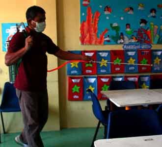 Sterilisasi Flu Babi di SD/SMP Al-Fath