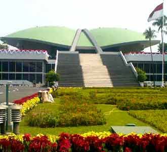 Gedung DPR Berhias Sambut SBY