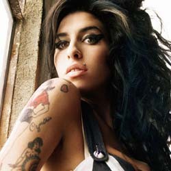 Amy Winehouse Minta Diikat Saat Ngeseks