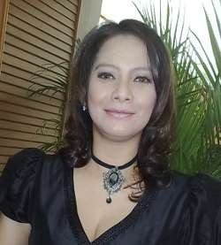 Memes Sering Tampil Seksi di Depan Suami 