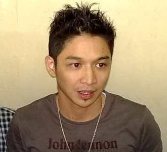 Pasha Bantah Pukuli Mantan Istri