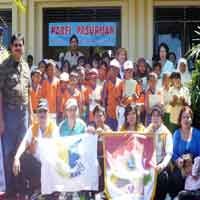 Lion Club dan PARFI Bagi-Bagi Buku 