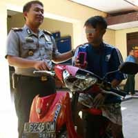 Penjambret Keok Ditabrak Dua Wanita