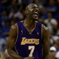 Lakers Akhirnya Pertahankan Odom