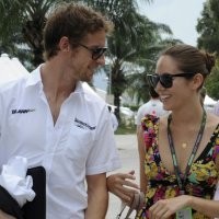 Button Melaju Menuju Pelaminan