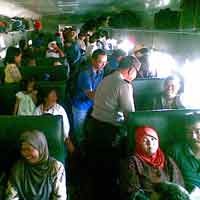 Buru Noordin M Top, Polisi Razia Penumpang Kereta