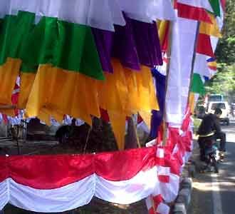 Pedagang Bendera Mulai Bergeliat