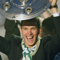 Wolfsburg Ikat Dzeko Hingga 2013