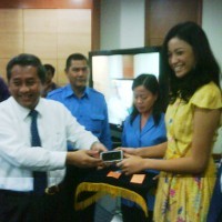 Siaran Digital Lewat Ponsel Bak Telur dan Ayam