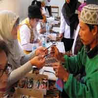 Lions Club Gelar Baksos Bagi Warga Miskin di Madura 