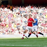 Tundukkan Rangers, Arsenal Juara
