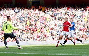 Tundukkan Rangers, Arsenal Juara